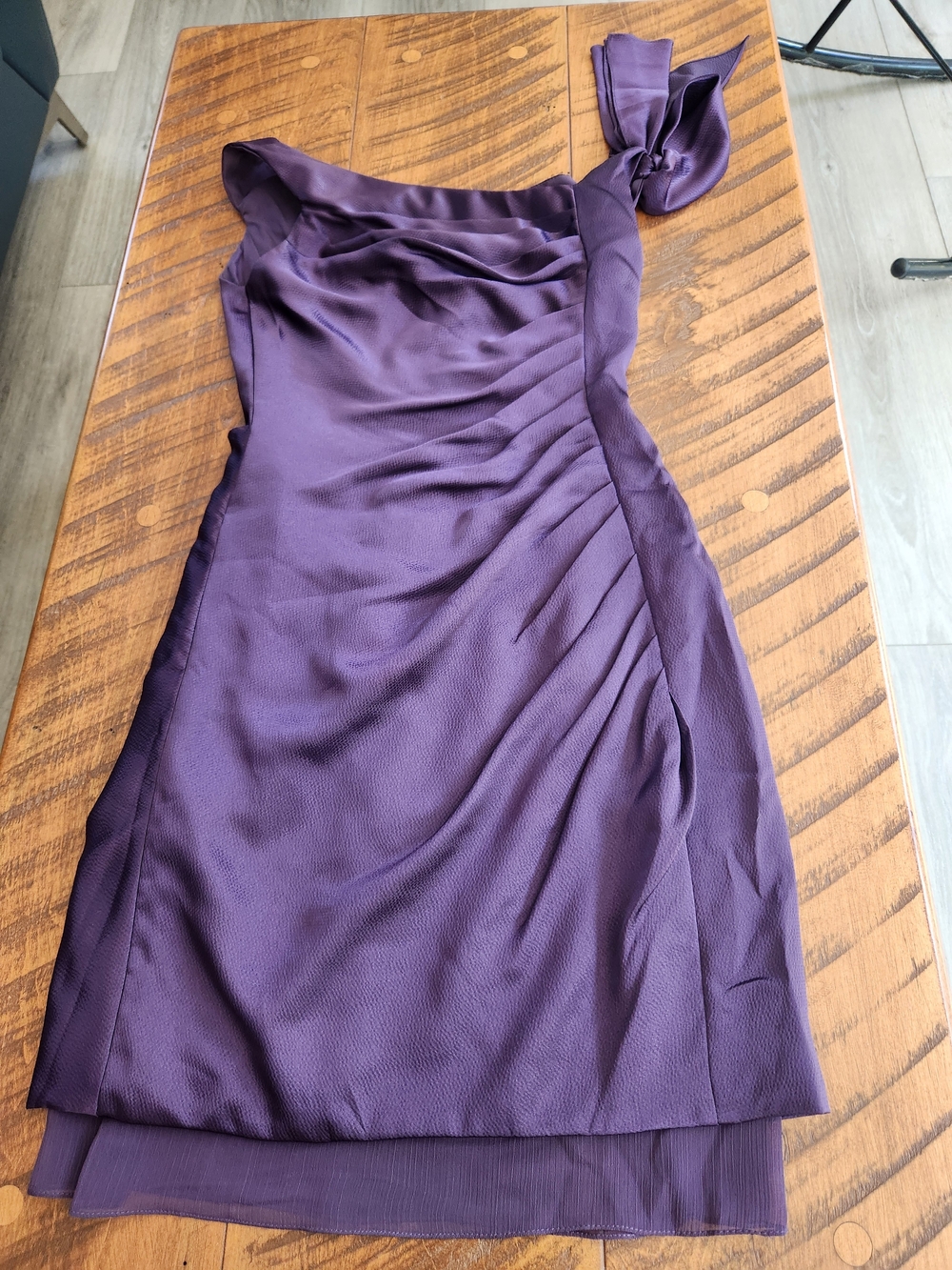 Vera Wang One-Shoulder Purple Evening Dress with Draped Bow